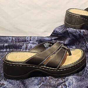 Mudd Upbeat chunky wedge sandal US 7.5